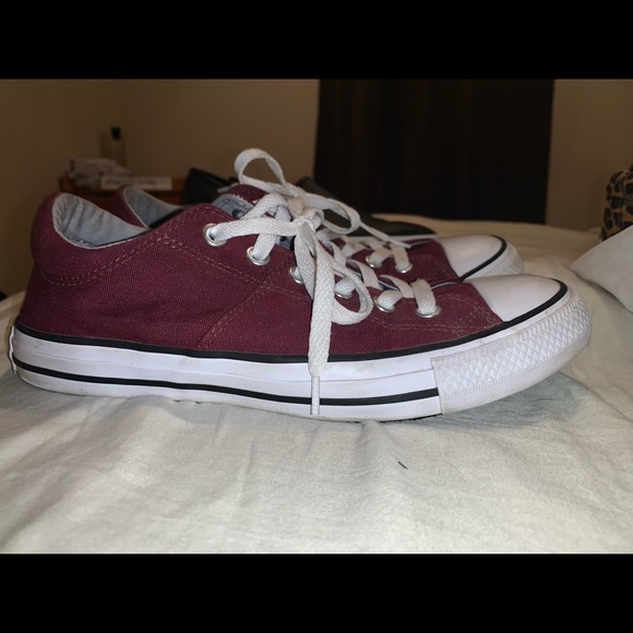 converse maroon low